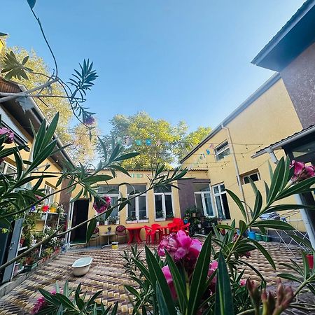Sweet Home Hostel Bishkek Ngoại thất bức ảnh
