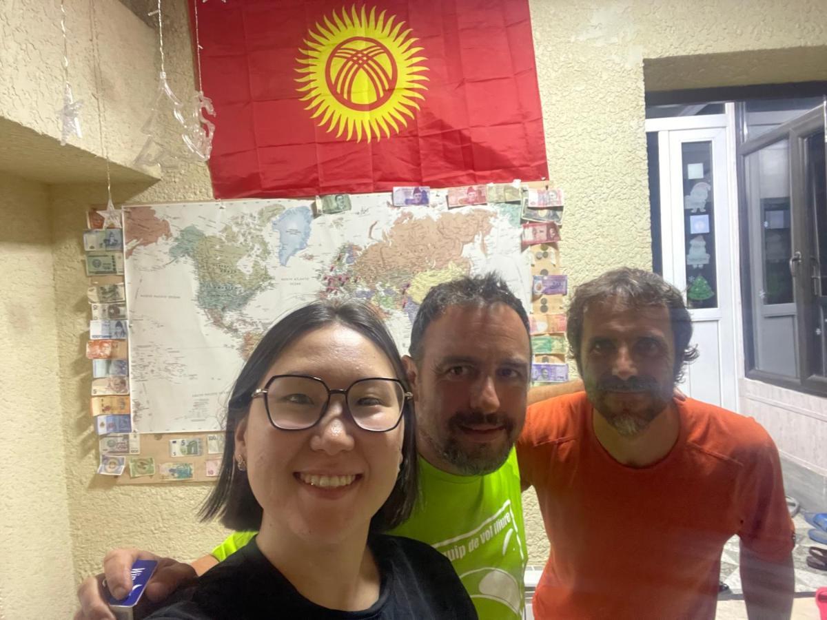 Sweet Home Hostel Bishkek Ngoại thất bức ảnh