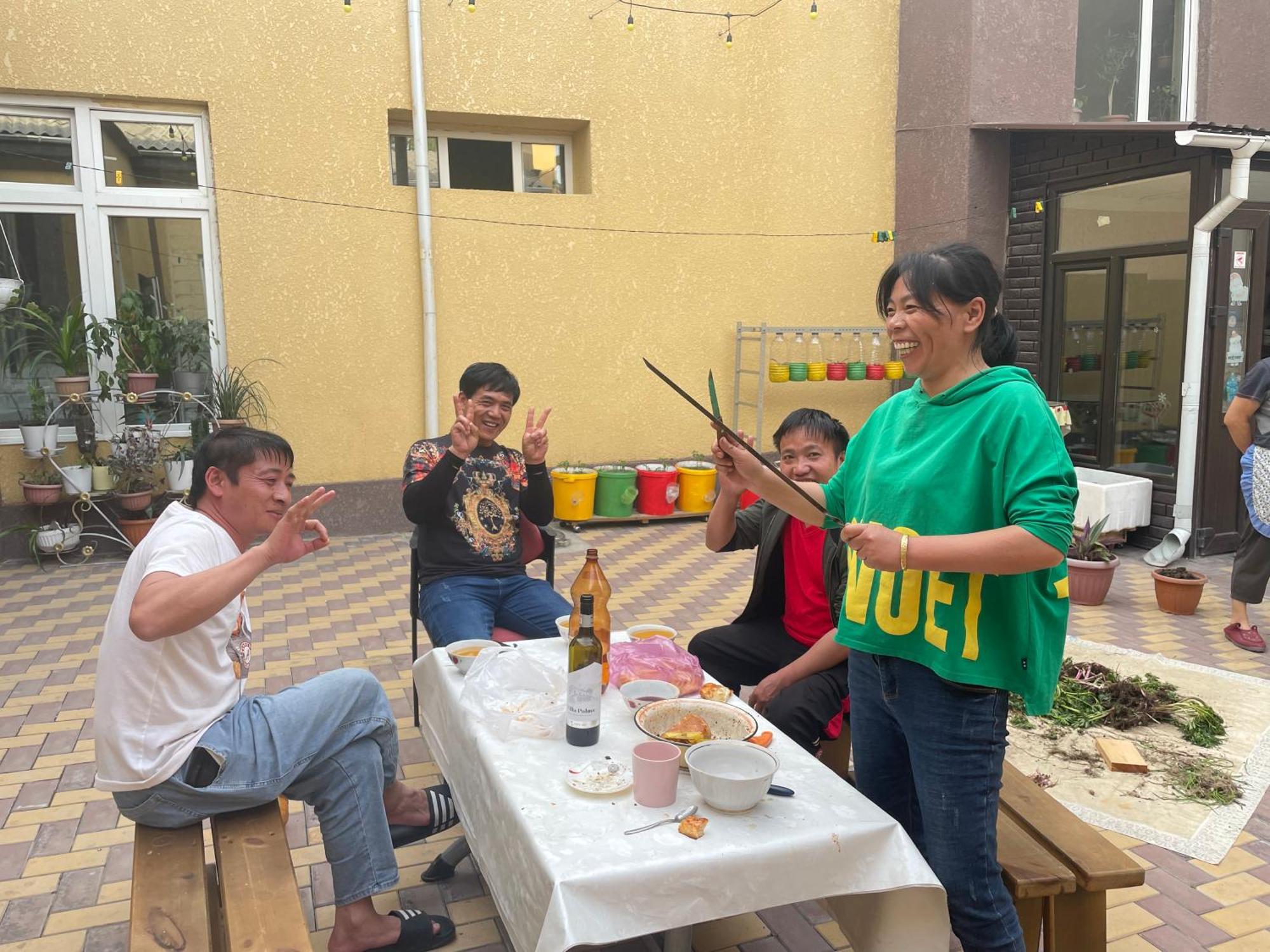 Sweet Home Hostel Bishkek Ngoại thất bức ảnh