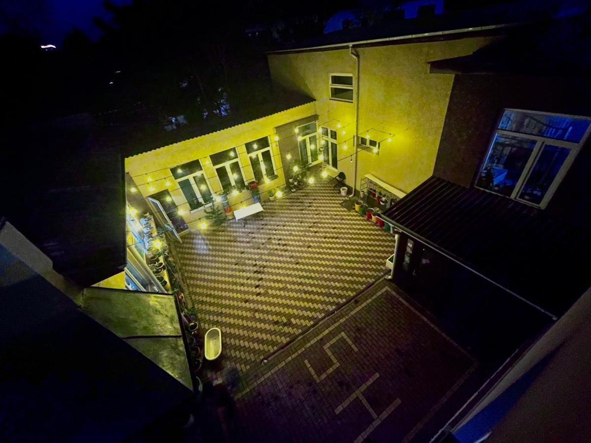 Sweet Home Hostel Bishkek Ngoại thất bức ảnh