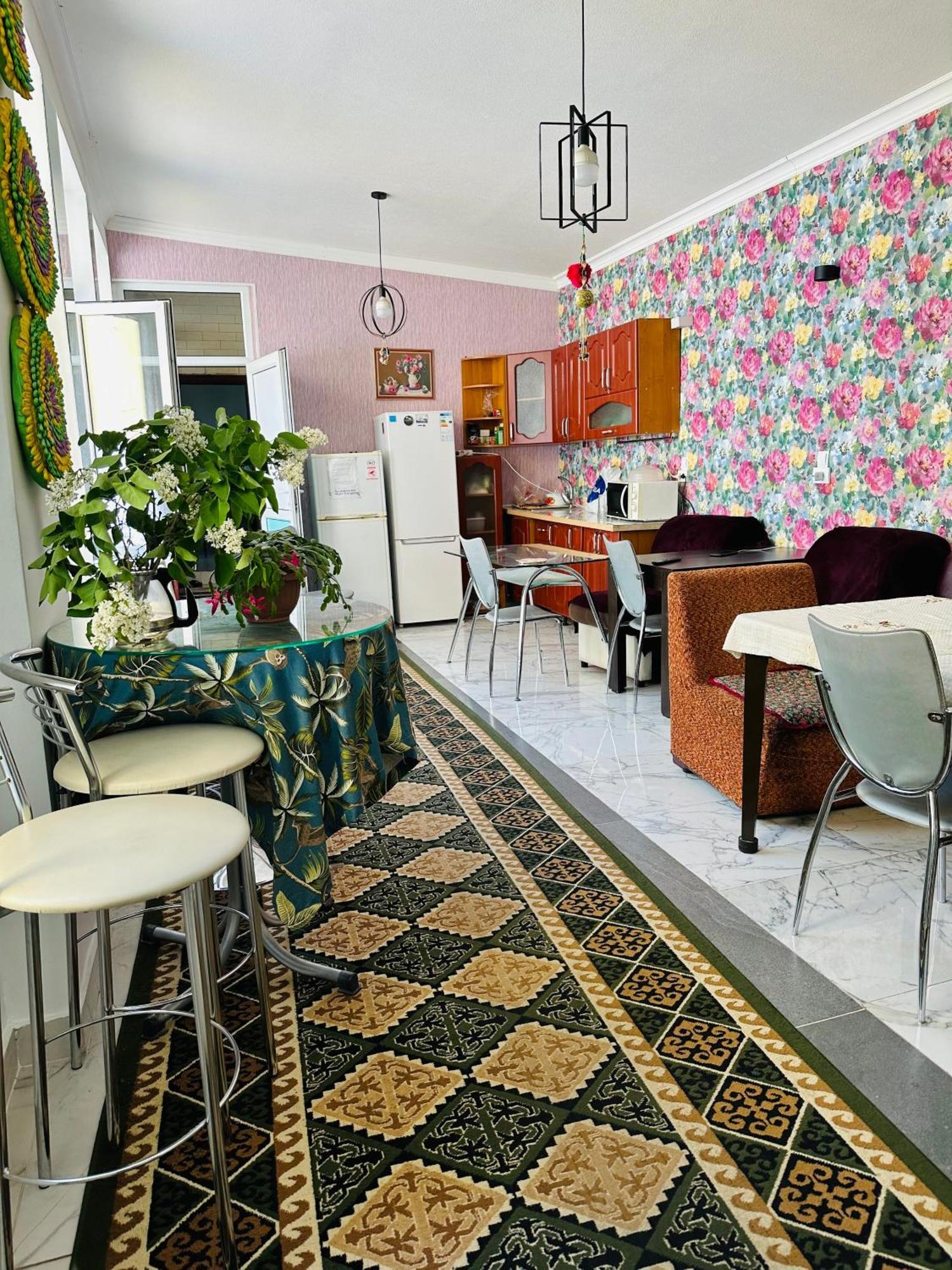 Sweet Home Hostel Bishkek Ngoại thất bức ảnh